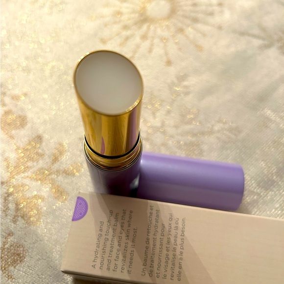 Tatcha the serum stick - Picture 4 of 4